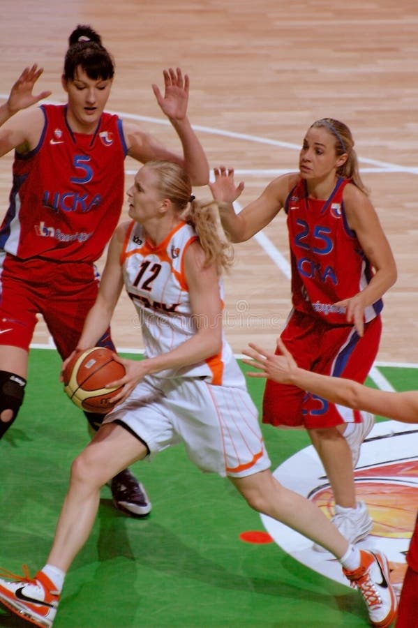 Russischer Frauenbasketball lizenzfreie stockfotografie Russischer Frauenbasketball lizenzfreie stockfotografie