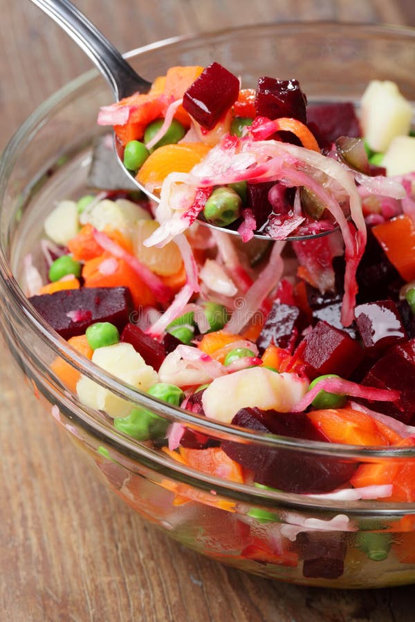 Russischer Rote-Bete-Wurzeln Salat Vinegret Auf Platte Stockfoto - Bild ...