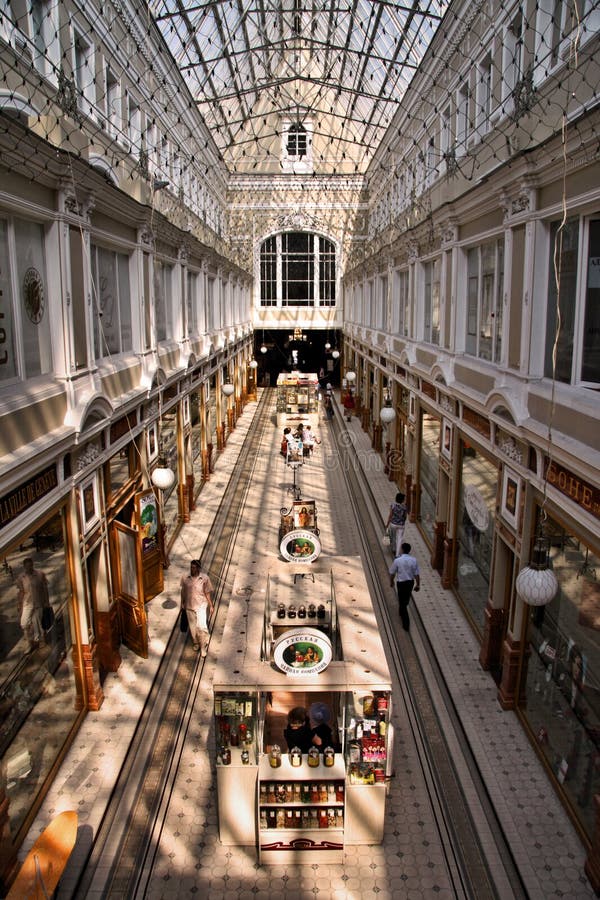 Russland: Einkauf in St Petersburg stockbild Russland: Einkauf in St Petersburg stockbild