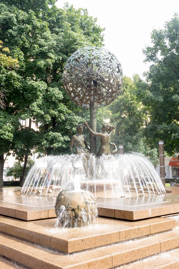 Adam Und Eve Fountain Stockfoto Bild Von Russland Kunst 40338632