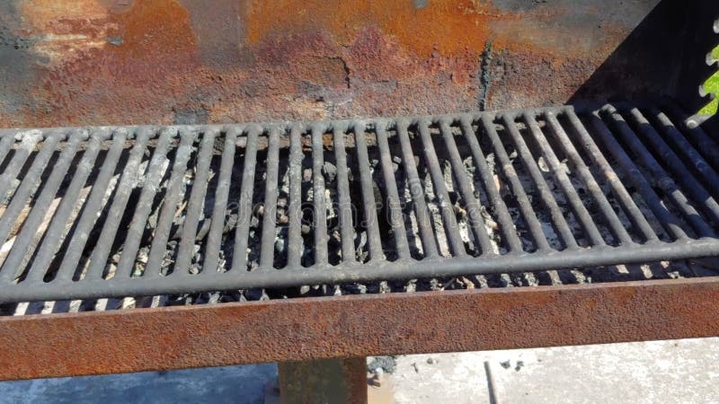Rusted barbecue grill in park. stock video