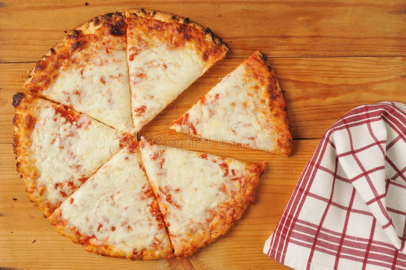 Rustic cheese pizza