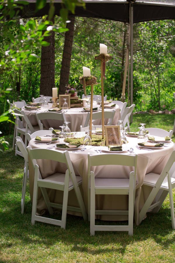 Rustic Outdoor Table Setting for Wedding Reception royalty free stock image Rustic Outdoor Table Setting for Wedding Reception royalty free stock image