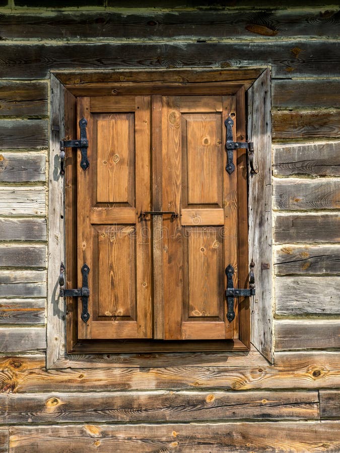 Rustikale Fenster-Blumen-Kasten-Dekoration Stockfoto - Bild von