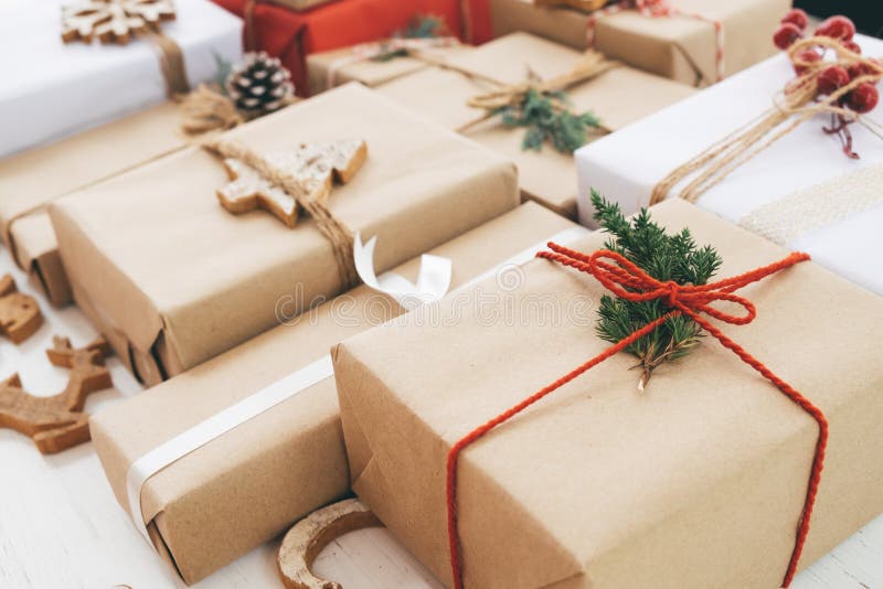 Rustikale Handwerksgeschenkboxen lizenzfreies stockbild