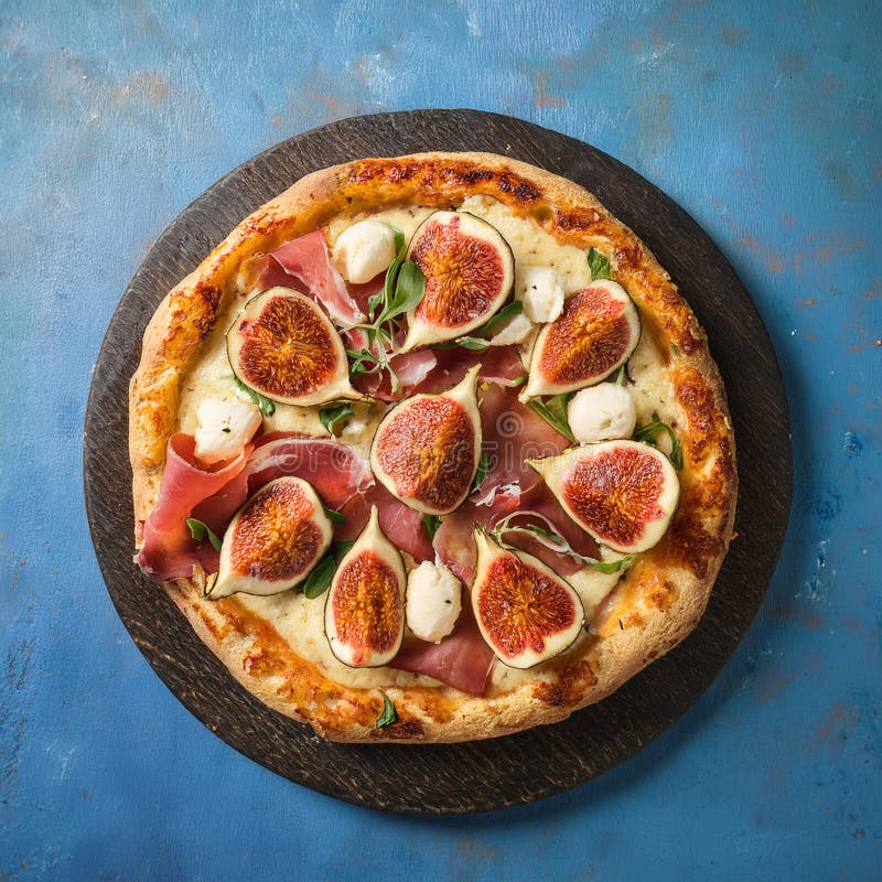 Rustikale hausgemachte Pizza mit Feigen prosciutto und Mozzarella-Käse auf dunklem Holz serviert über hellblauem Hintergrund. obere Ansicht. ai-generiertes Bild