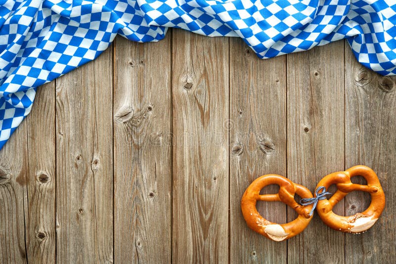 WANDIC Oktoberfest Banner 115x180cm - Bayerische Deko Mit Kupferösen