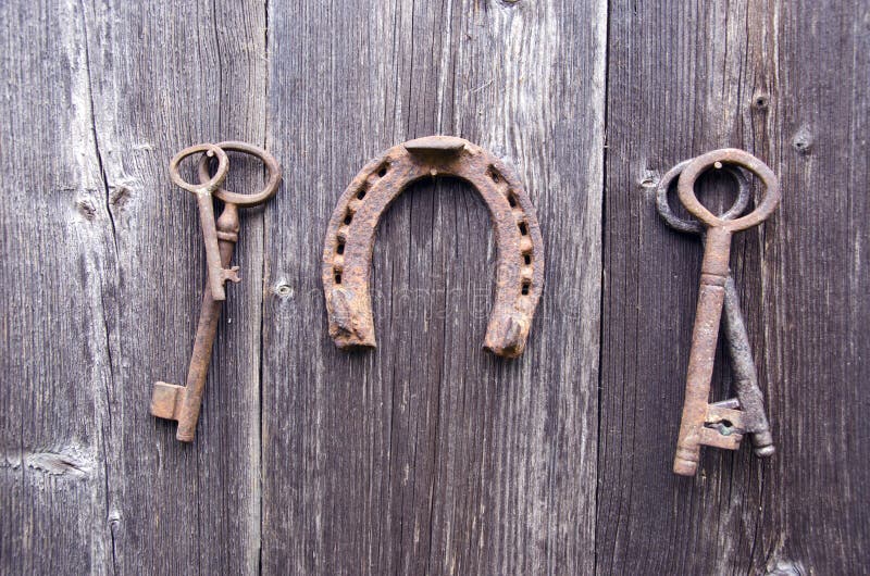 Rusty ancient key and vintage horseshoe