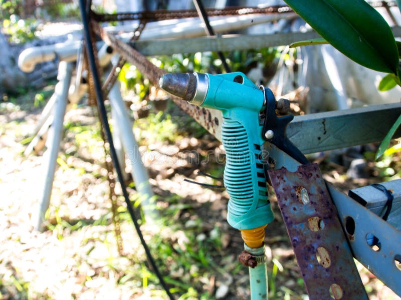 Rusty Garden Hose Sprayer royalty-vrije stock afbeeldingen Rusty Garden Hose Sprayer royalty-vrije stock afbeeldingen