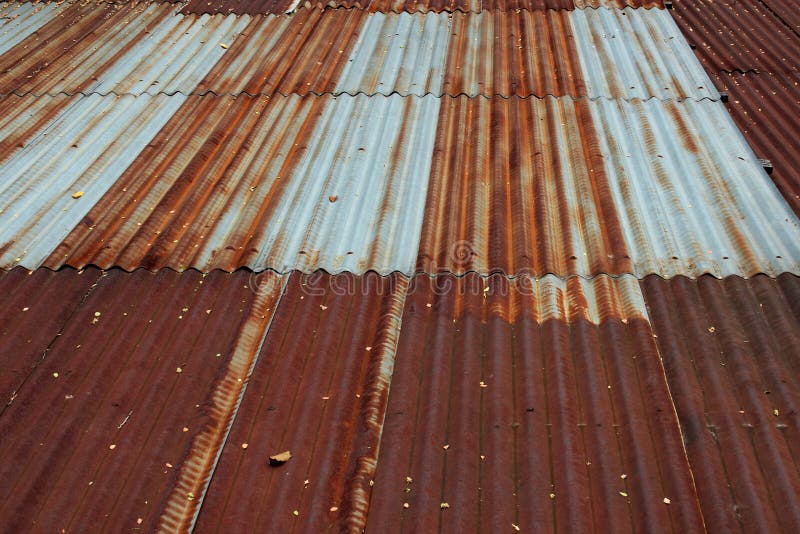 Rusty zinc roofing sheets stock image. Image of retro 167554727