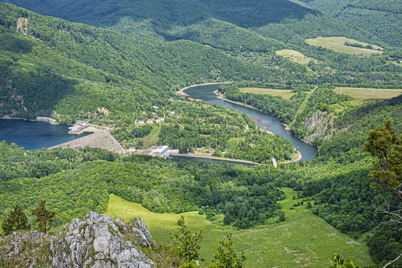 Vodná nádrž Ružín z vrchu Sivec, východné Slovensko