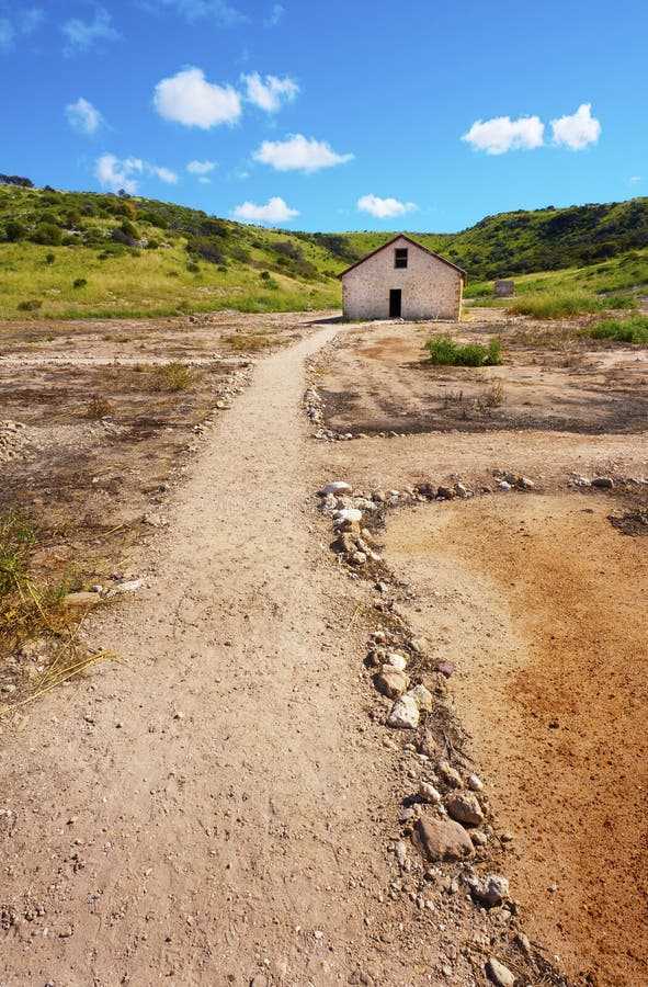 Ruínas abandonadas da pedra imagens de stock Ruínas abandonadas da pedra imagens de stock