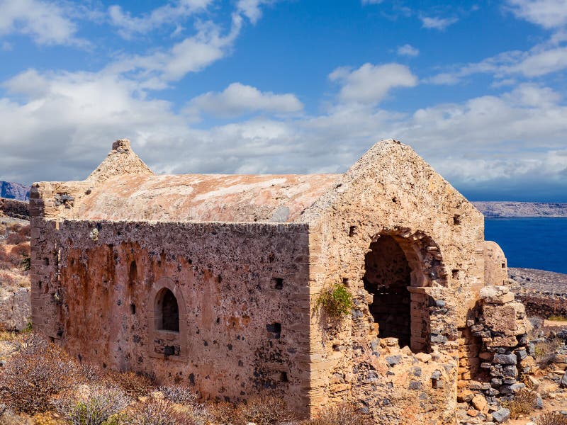 Ruínas antigas do templo cristão adiantado - Creta, Grécia imagens de stock Ruínas antigas do templo cristão adiantado - Creta, Grécia imagens de stock