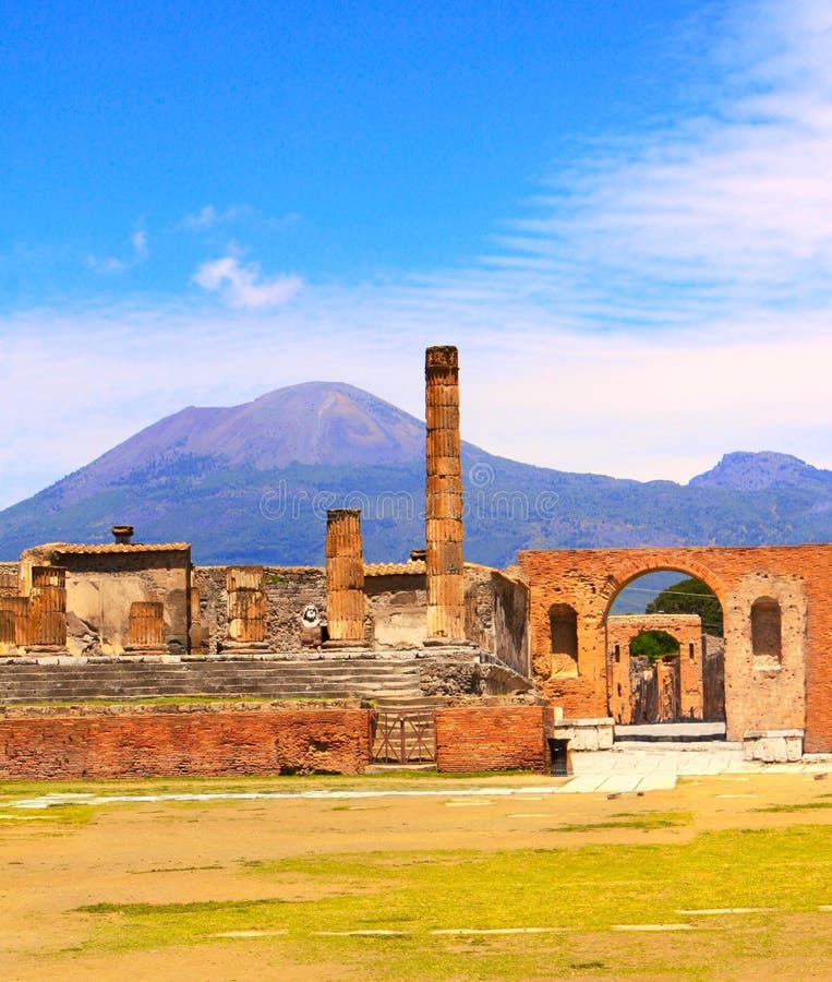 Ruínas da montagem o Vesúvio de Pompeii e de vulcão fotos de stock Ruínas da montagem o Vesúvio de Pompeii e de vulcão fotos de stock