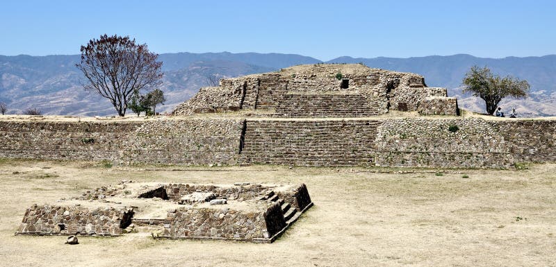 Ruínas de Monte Alban, México. Pyramide fotografia de stock Ruínas de Monte Alban, México. Pyramide fotografia de stock
