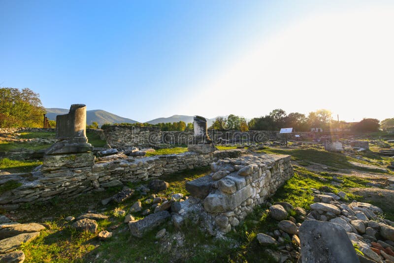 Ruínas de Roman Empire no Colonia Ulpia Traiana Sarmizegetusa imagens de stock Ruínas de Roman Empire no Colonia Ulpia Traiana Sarmizegetusa imagens de stock