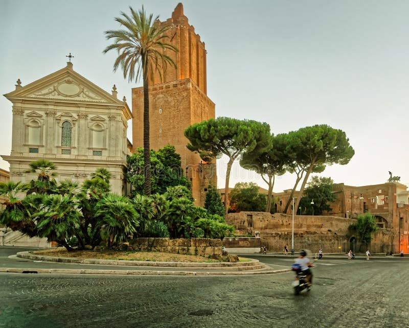 Ruínas do fórum de Trajan na cidade velha Roma Itália imagem de stock Ruínas do fórum de Trajan na cidade velha Roma Itália imagem de stock