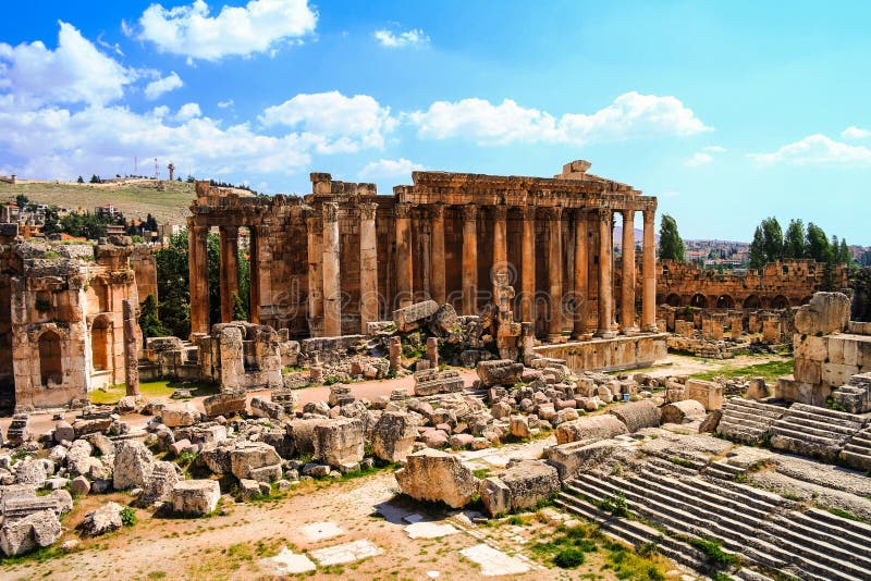 Ruínas do templo do Baco Baalbek, Líbano imagens de stock Ruínas do templo do Baco Baalbek, Líbano imagens de stock