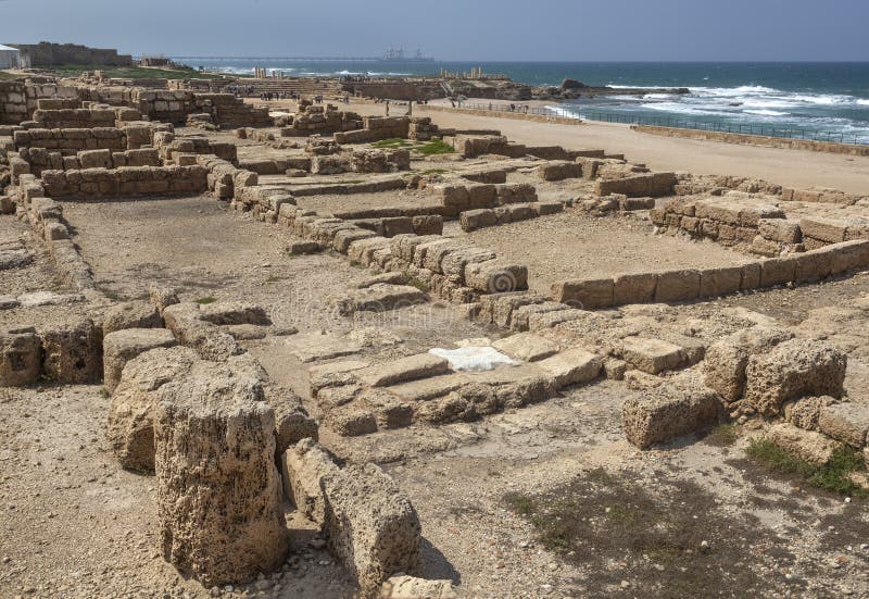Ruínas romanas em Caesarea Maritima imagens de stock Ruínas romanas em Caesarea Maritima imagens de stock
