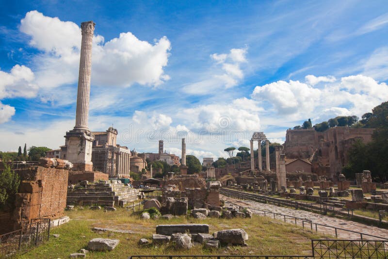 Ruínas romanas em Roma, fórum fotos de stock Ruínas romanas em Roma, fórum fotos de stock