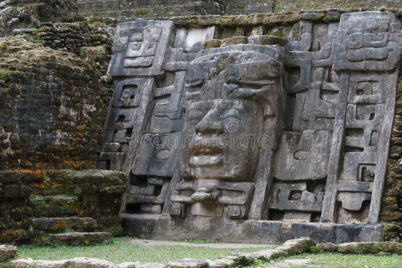 Ruïnes van de oude Maya-stad Lamanai stock fotografie