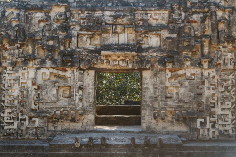 Ruïnes van de oude Maya-stad Chicanna stock foto