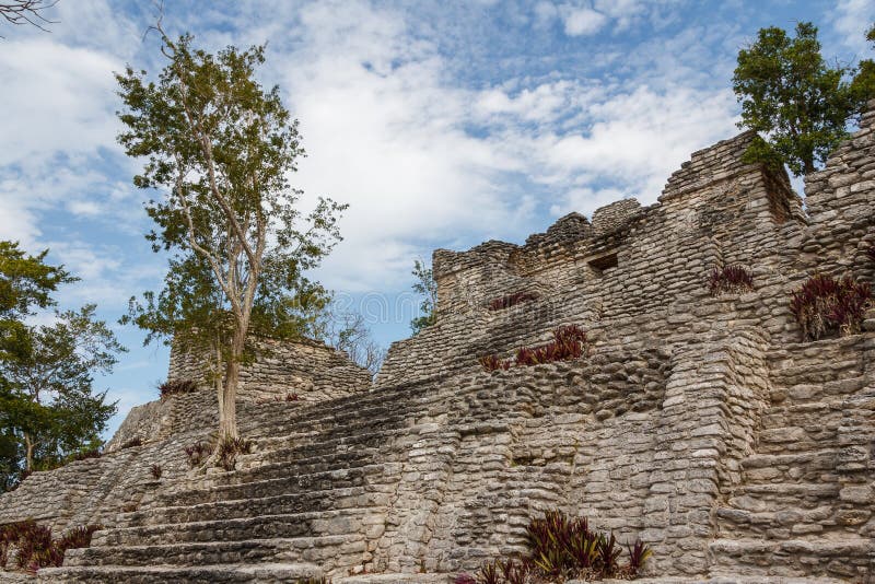 Ruïnes van de oude Maya-stad Kinichna royalty-vrije stock afbeeldingen
