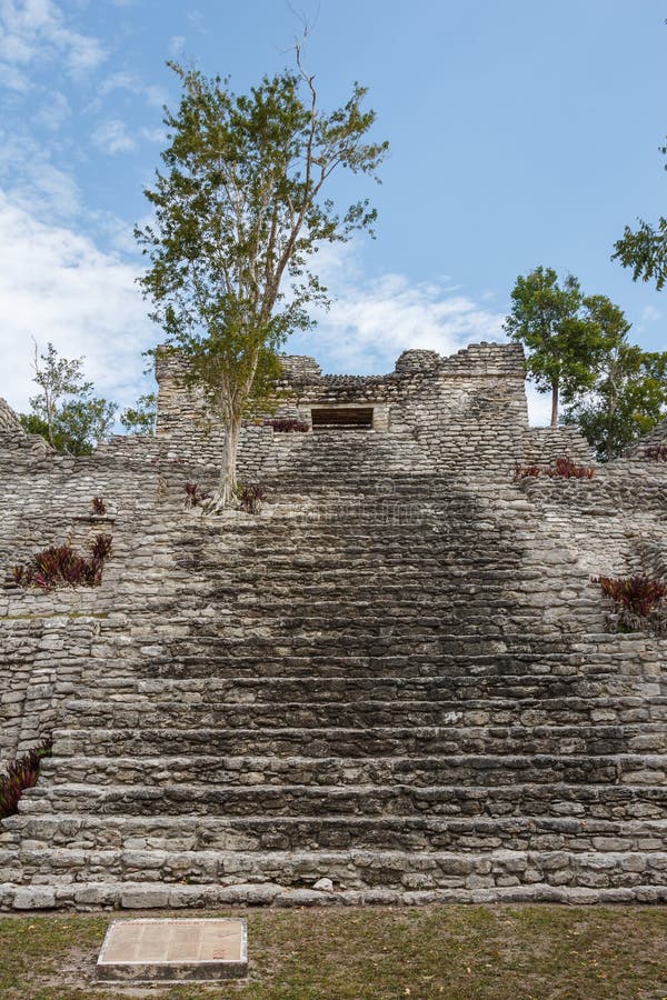 Ruïnes van de oude Maya-stad Kinichna stock foto