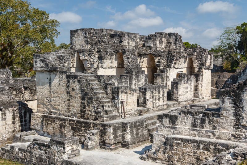 Ruïnes van de oude Maya-stad Tikal stock afbeeldingen