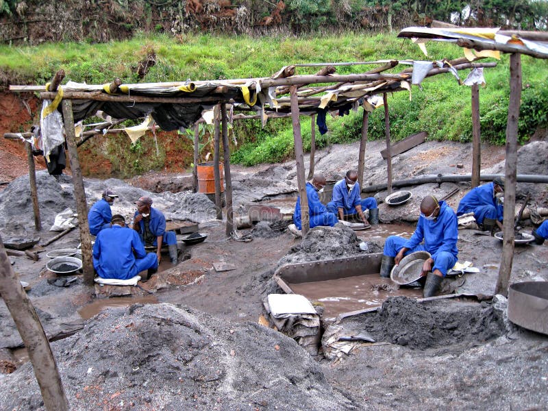 Rwandan Miners Panning For Precious Metals