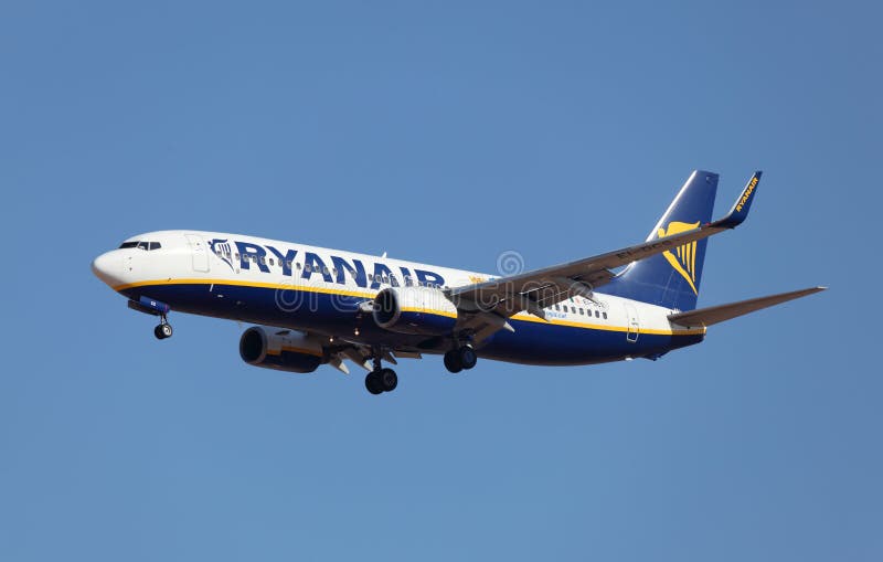 ryanair авиакомпаний воздушных судн стоковая фотография rf ryanair авиакомпаний воздушных судн стоковая фотография rf