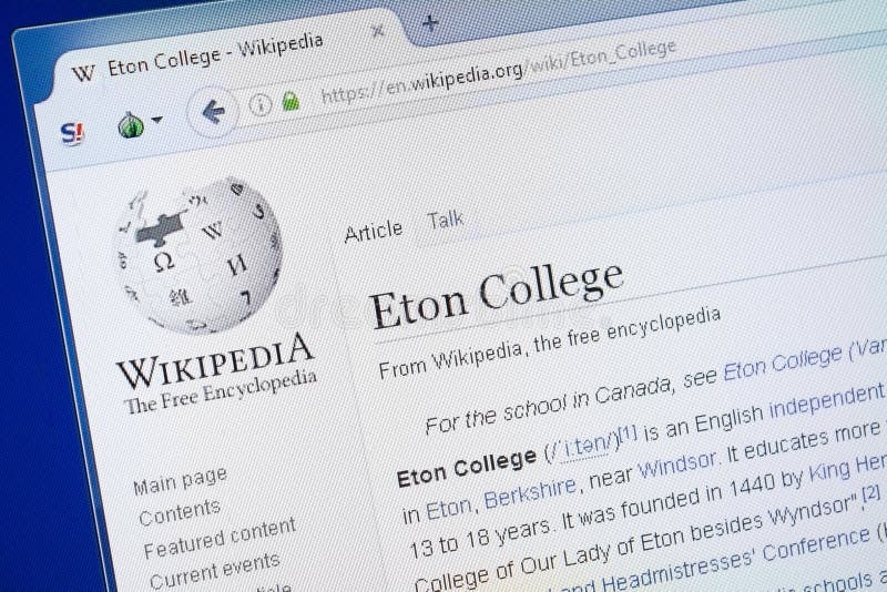 Ryazan, Rusia - 19 de agosto de 2018: Página de Wikipedia sobre la universidad de Eton en la exhibición de la PC foto de archivo libre de regalías Ryazan, Rusia - 19 de agosto de 2018: Página de Wikipedia sobre la universidad de Eton en la exhibición de la PC foto de archivo libre de regalías