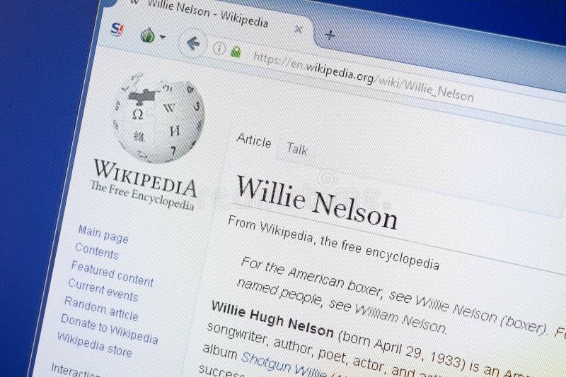 Ryazan, Russland - 19. August 2018: Wikipedia-Seite über Willie Nelson auf der Anzeige von PC lizenzfreies stockfoto Ryazan, Russland - 19. August 2018: Wikipedia-Seite über Willie Nelson auf der Anzeige von PC lizenzfreies stockfoto