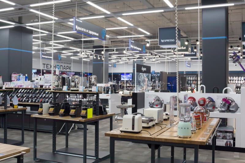 Ryssland Moskva, shoppar av elektronik- och hushållanordningar arkivfoto Ryssland Moskva, shoppar av elektronik- och hushållanordningar arkivfoto