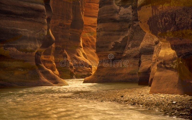 Rzeczny jar w wadim Mujib, Jordania fotografia stock