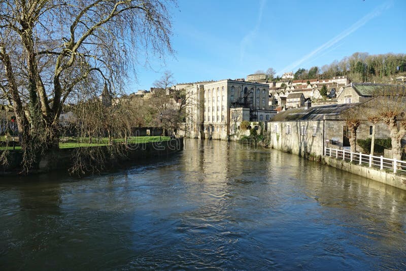 Rzeka Avon biegnie przez Bradford na Avon zdjęcie royalty free Rzeka Avon biegnie przez Bradford na Avon zdjęcie royalty free