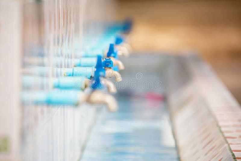 Rząd wodny faucet zdjęcie stock Rząd wodny faucet zdjęcie stock