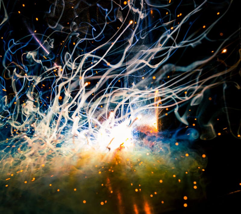 Ráfaga dual del flujo del plasma de la base de la soldadura de Tig de la energía, de la luz, del humo, de chispas, y de la llama foto de archivo Ráfaga dual del flujo del plasma de la base de la soldadura de Tig de la energía, de la luz, del humo, de chispas, y de la llama foto de archivo