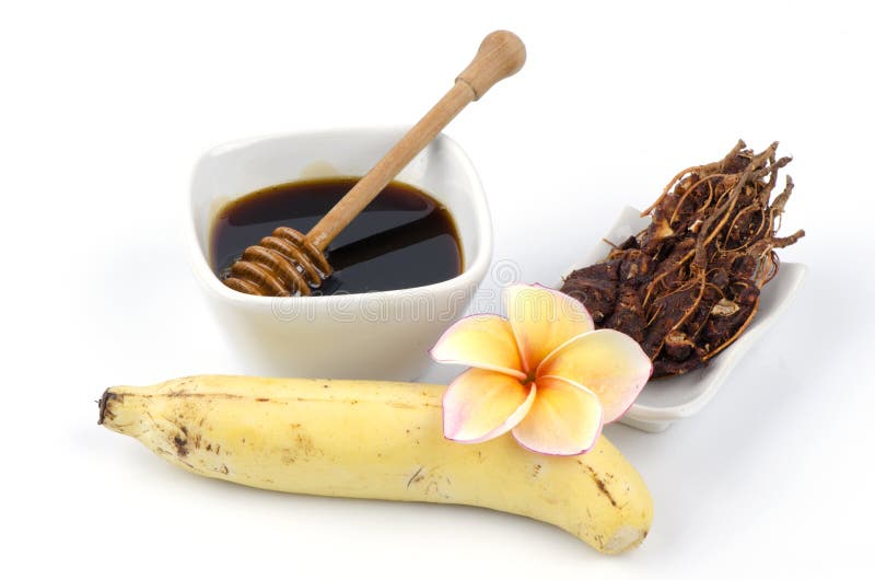Räcka brunnsorten, skura med tamarindfrukt, honung, och sesamolja, mjuknar med gyttjasjalen. royaltyfri fotografi Räcka brunnsorten, skura med tamarindfrukt, honung, och sesamolja, mjuknar med gyttjasjalen. royaltyfri fotografi