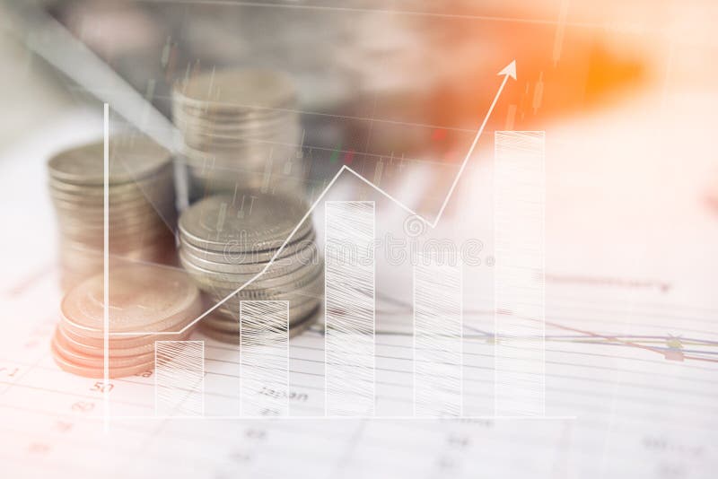 Räknemaskinen och myntet, pengar med affärsgrafer och diagram anmäler på tabellen, räknemaskin på skrivbordet av finansiellt hyvl