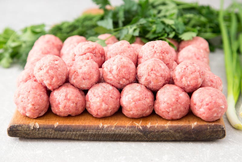 rå meatballs royaltyfri foto rå meatballs royaltyfri foto
