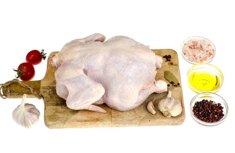 Rått fegt kött med grönsaker och kryddor på skärbrädan som förbereds för att laga mat, vit bakgrund royaltyfri fotografi Rått fegt kött med grönsaker och kryddor på skärbrädan som förbereds för att laga mat, vit bakgrund royaltyfri fotografi