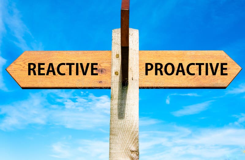 Réactif contre les messages proactifs, image conceptuelle de comportement image stock Réactif contre les messages proactifs, image conceptuelle de comportement image stock
