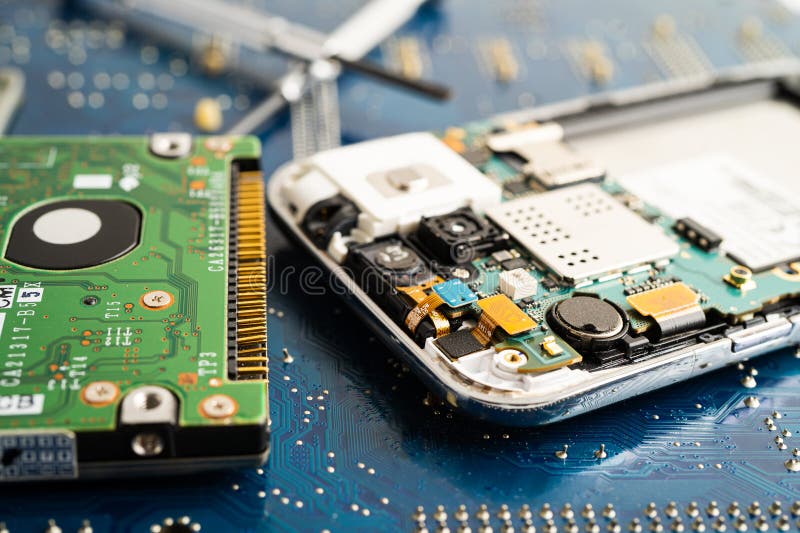 Réparation et mise à niveau de la carte mère du matériel informatique et de la technologie des ordinateurs portables. Réparation et mise à niveau de la carte mère du matériel informatique électronique d'ordinateur portable