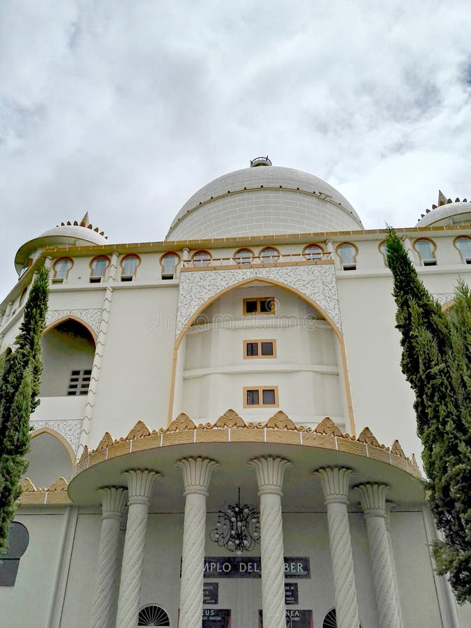 Panoramic view of the Taj Mahal in the Parque Jaime Duque in Bogota, Colombia. Park with lake and sculptures of Greek gods in Latin America. Places to visit in Bogotá, Colombia. Panoramic view of the Taj Mahal in the Parque Jaime Duque in Bogota, Colombia. Park with lake and sculptures of Greek gods in Latin America. Places to visit in Bogotá, Colombia.