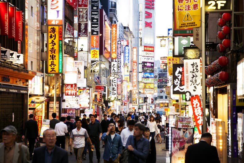 Réverbères au néon de Tokyo dans le secteur touristique de Kabukicho image stock Réverbères au néon de Tokyo dans le secteur touristique de Kabukicho image stock