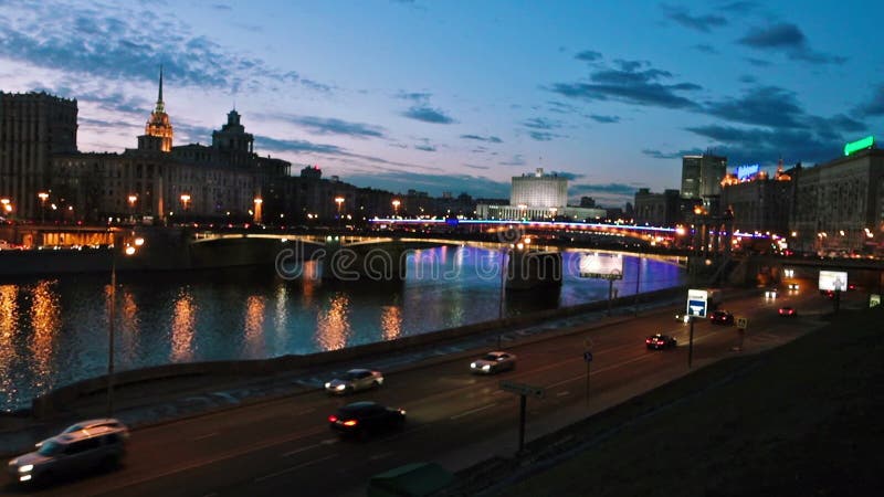 Río de Moscú y la Casa Blanca