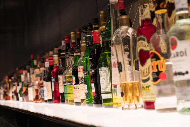 Różnorodne alkohol butelki obrazy royalty free Różnorodne alkohol butelki obrazy royalty free