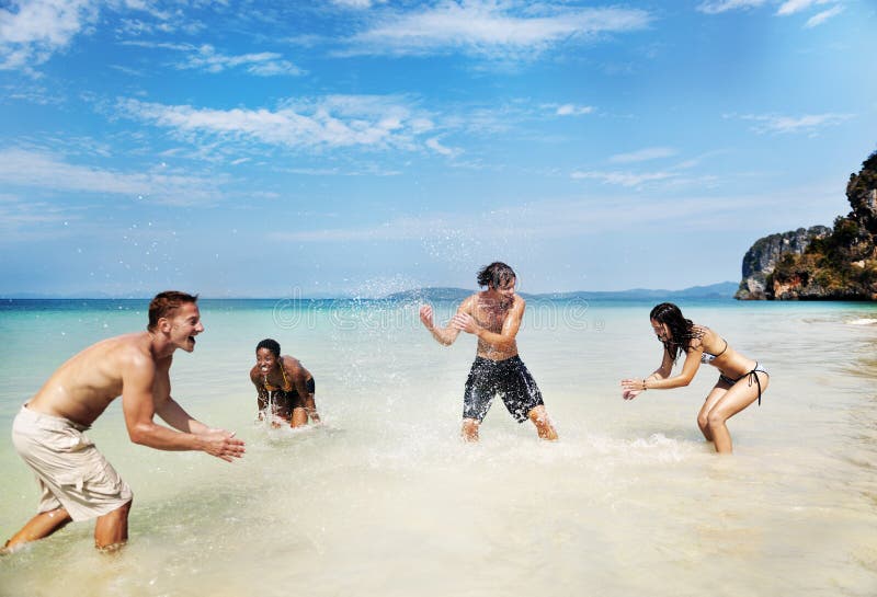 Różnorodnej Plażowej lato przyjaciół zabawy Działający pojęcie zdjęcie stock Różnorodnej Plażowej lato przyjaciół zabawy Działający pojęcie zdjęcie stock