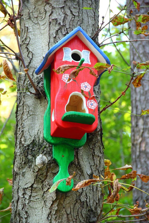Röd birdhouse royaltyfri foto Röd birdhouse royaltyfri foto